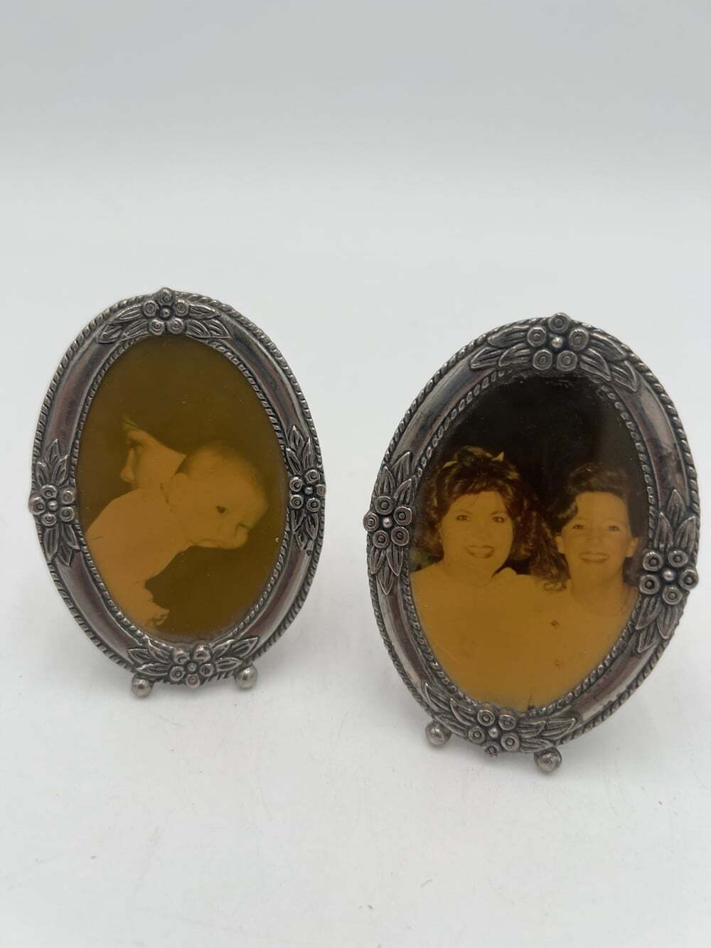 Set 2 Small Oval Silver Tone Floral Picture Frames 3.5” Tabletop Vintage Style